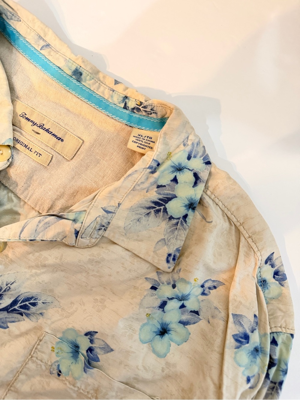 Tommy Bahama Men's Silk Button Up Short Sleeve Shirt Size XL Cream Blue Floral
